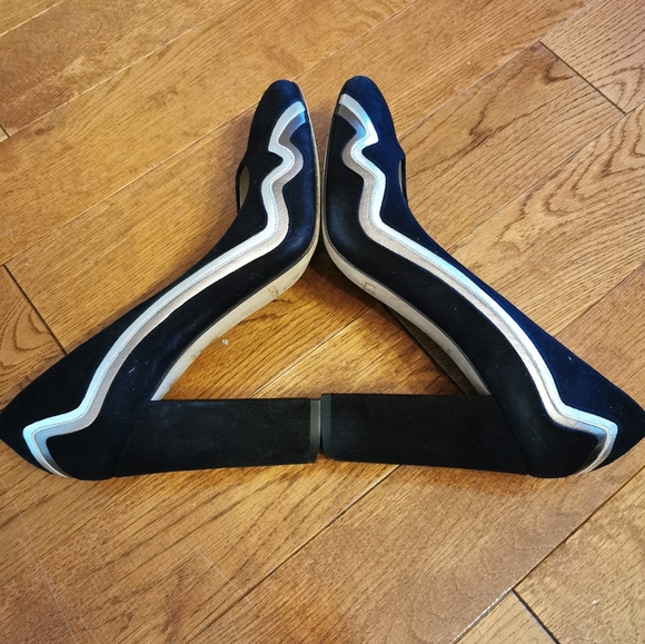 L.K. Bennett made in Spain black suede pump - Picture 2 of 7